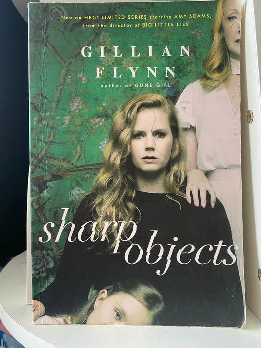 Sharp Objects by Gillian Flynn (Rated 4.01)